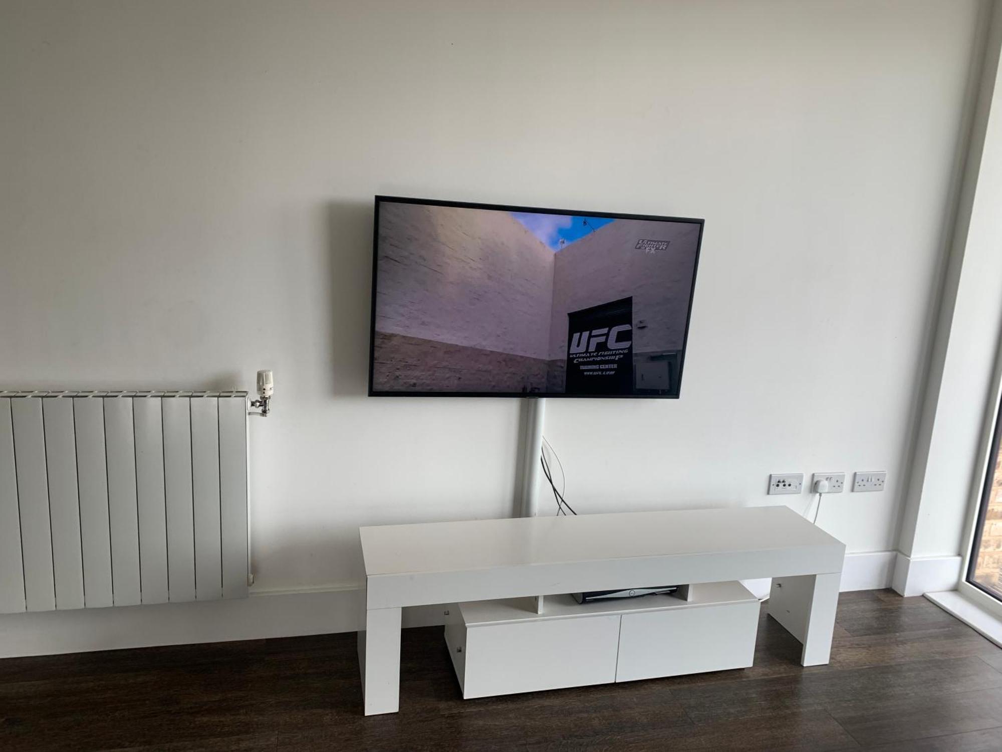 2 Bedroom 2 Bath 1 Ensuite In Roya Asenal Beautiful Views & Parking Londra Exterior foto