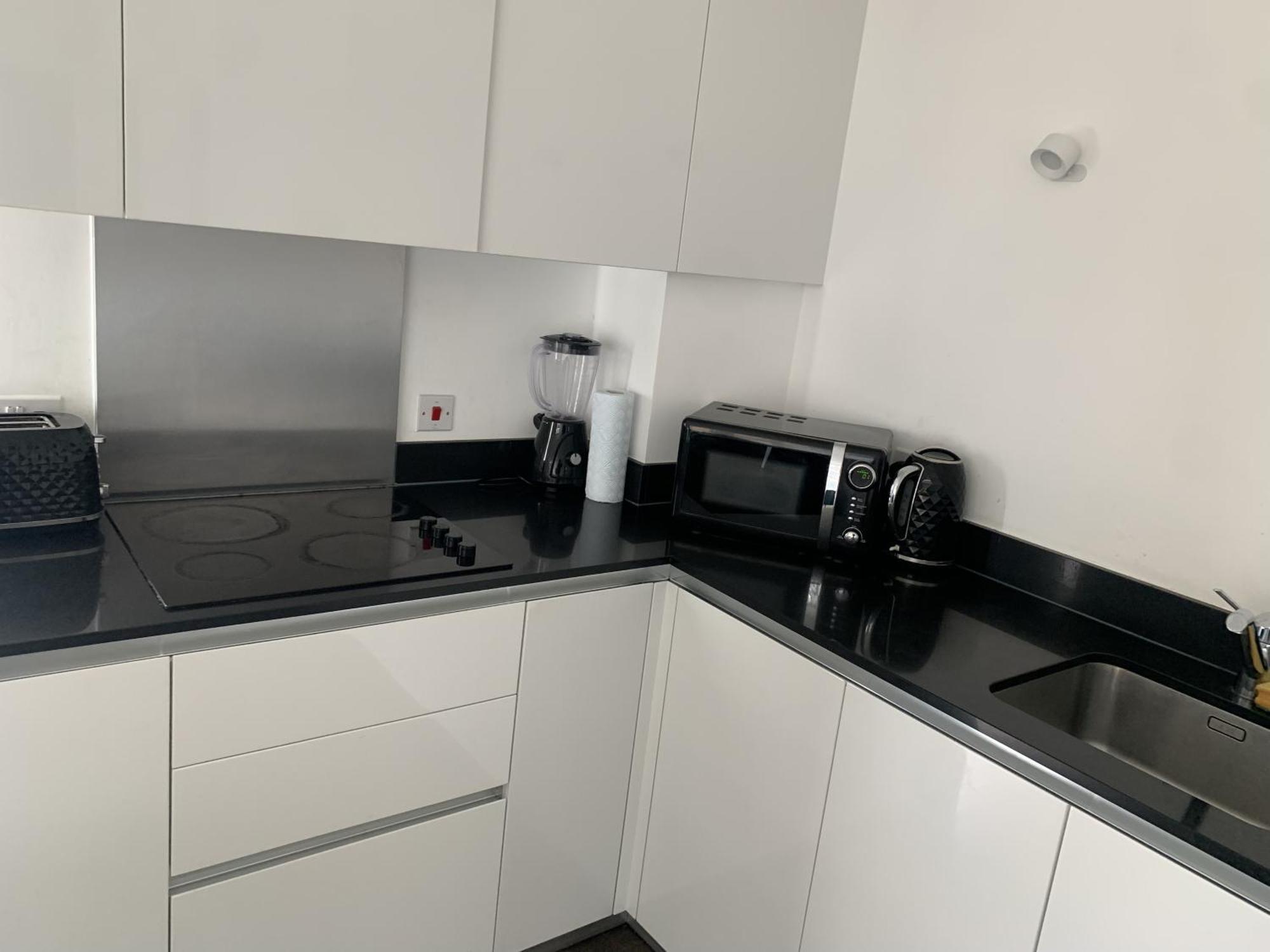 2 Bedroom 2 Bath 1 Ensuite In Roya Asenal Beautiful Views & Parking Londra Exterior foto