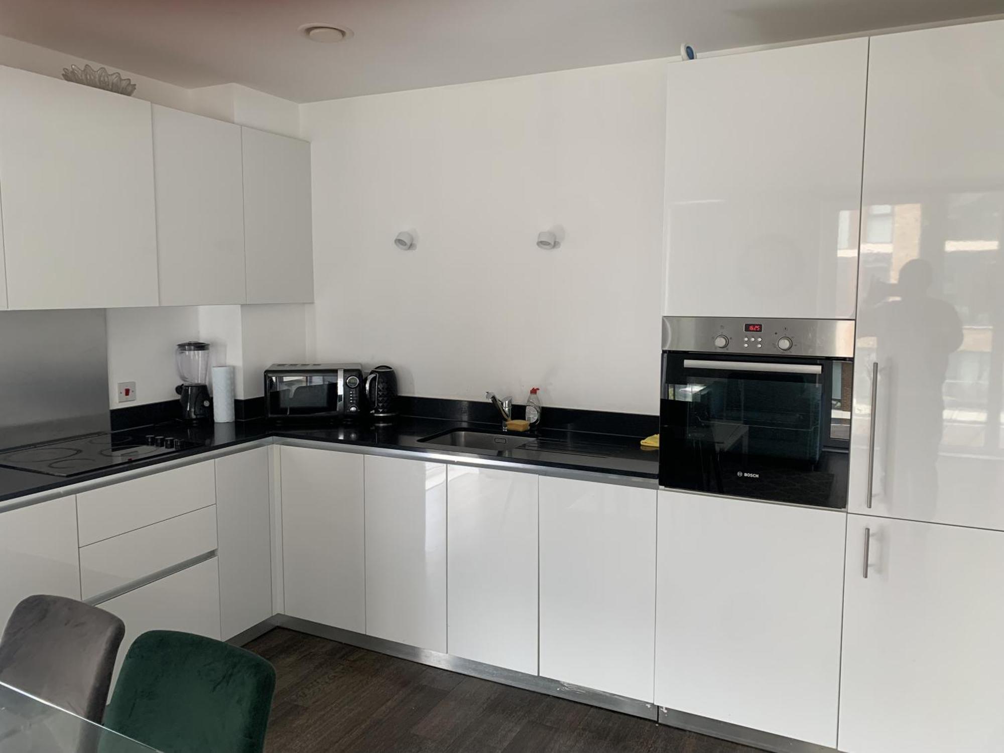 2 Bedroom 2 Bath 1 Ensuite In Roya Asenal Beautiful Views & Parking Londra Exterior foto