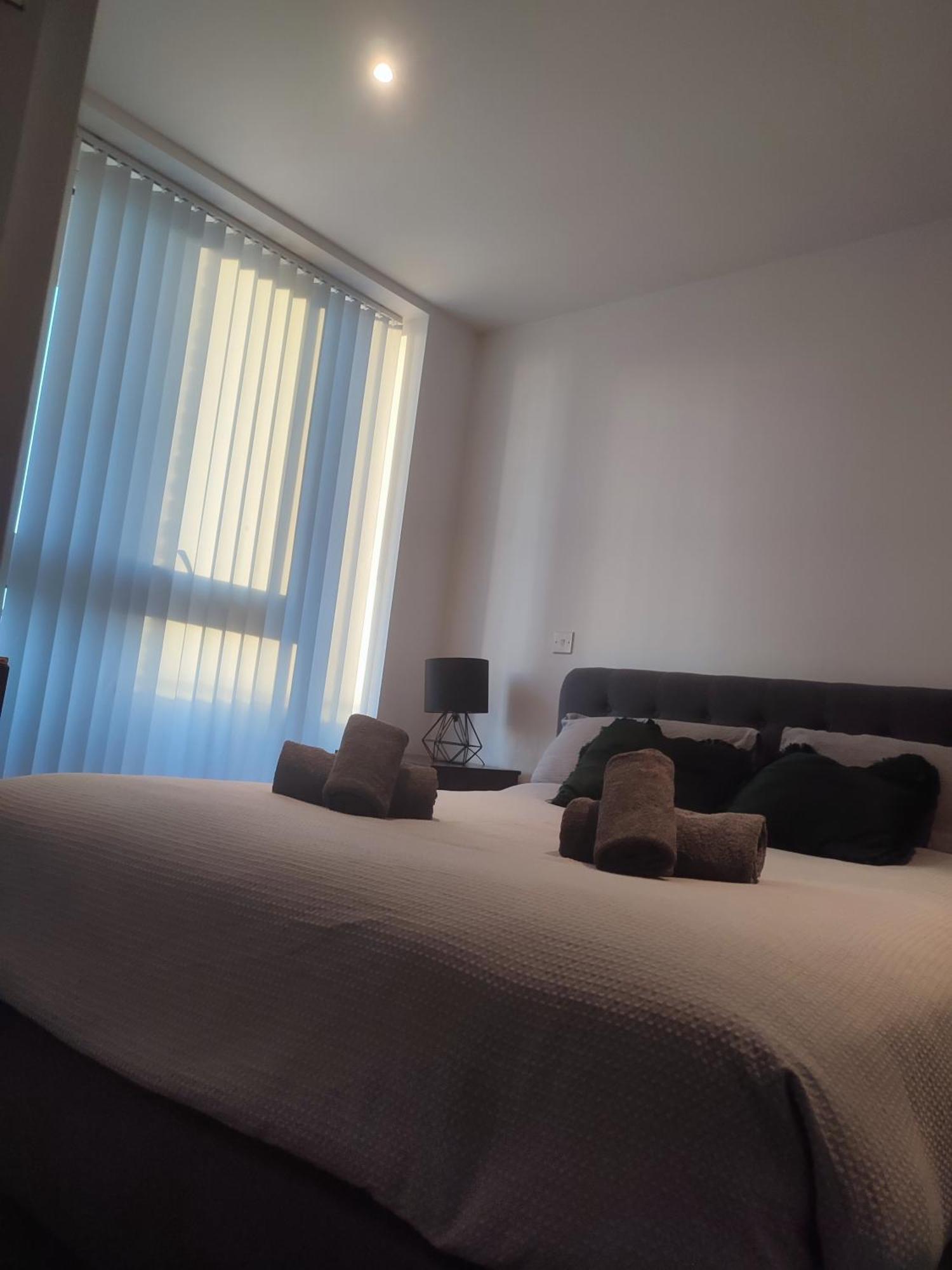 2 Bedroom 2 Bath 1 Ensuite In Roya Asenal Beautiful Views & Parking Londra Exterior foto