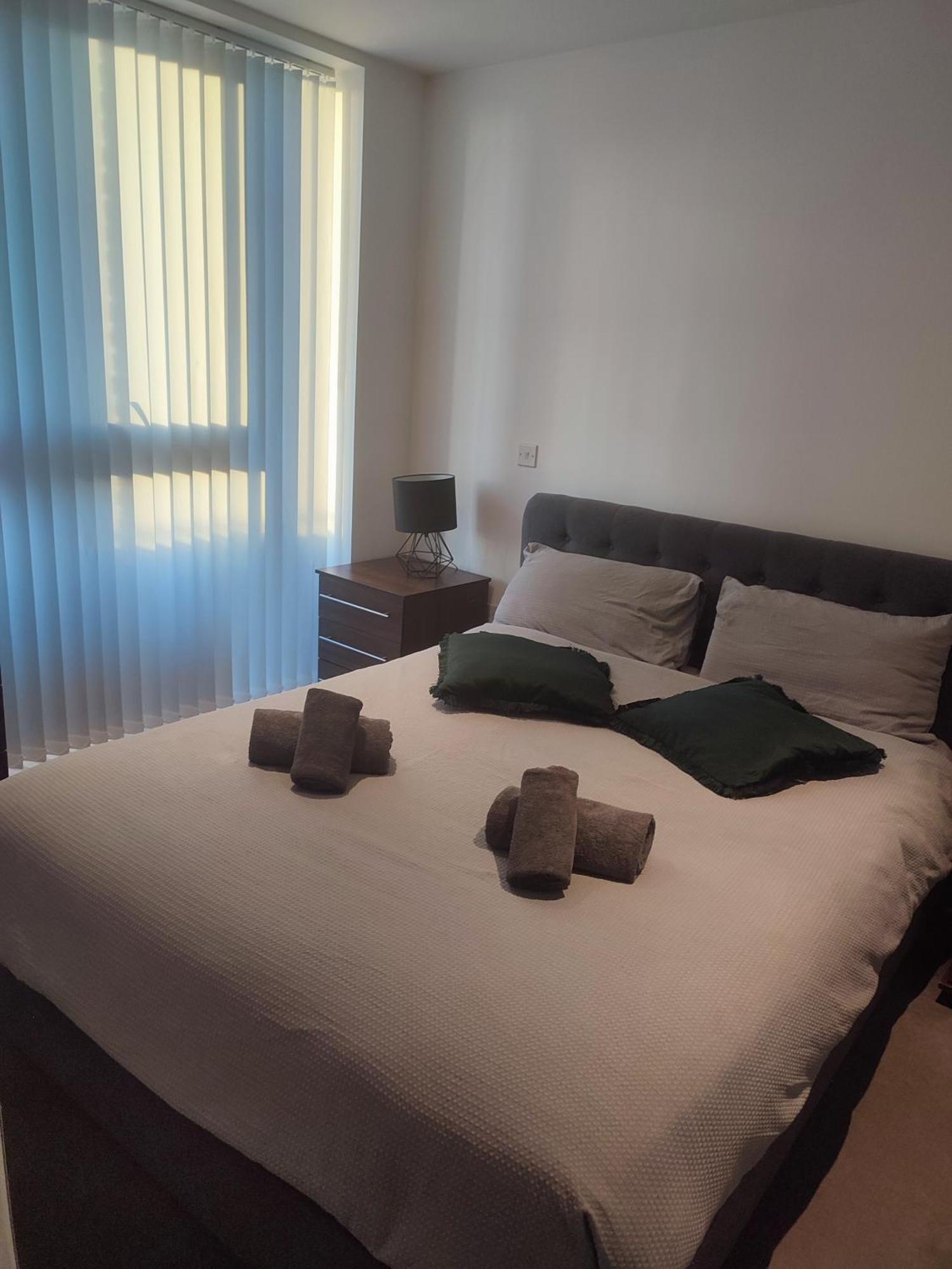 2 Bedroom 2 Bath 1 Ensuite In Roya Asenal Beautiful Views & Parking Londra Exterior foto