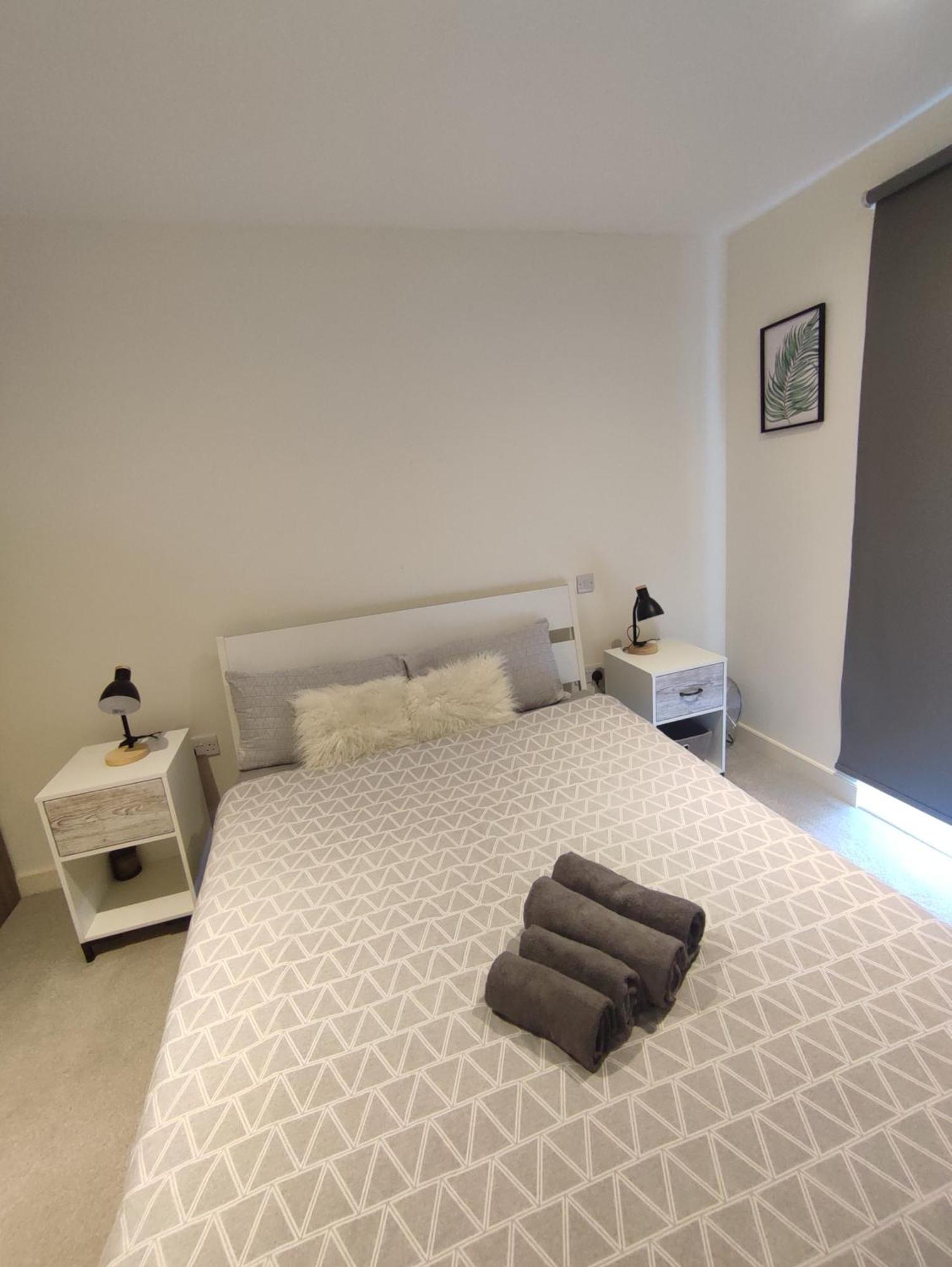 2 Bedroom 2 Bath 1 Ensuite In Roya Asenal Beautiful Views & Parking Londra Exterior foto