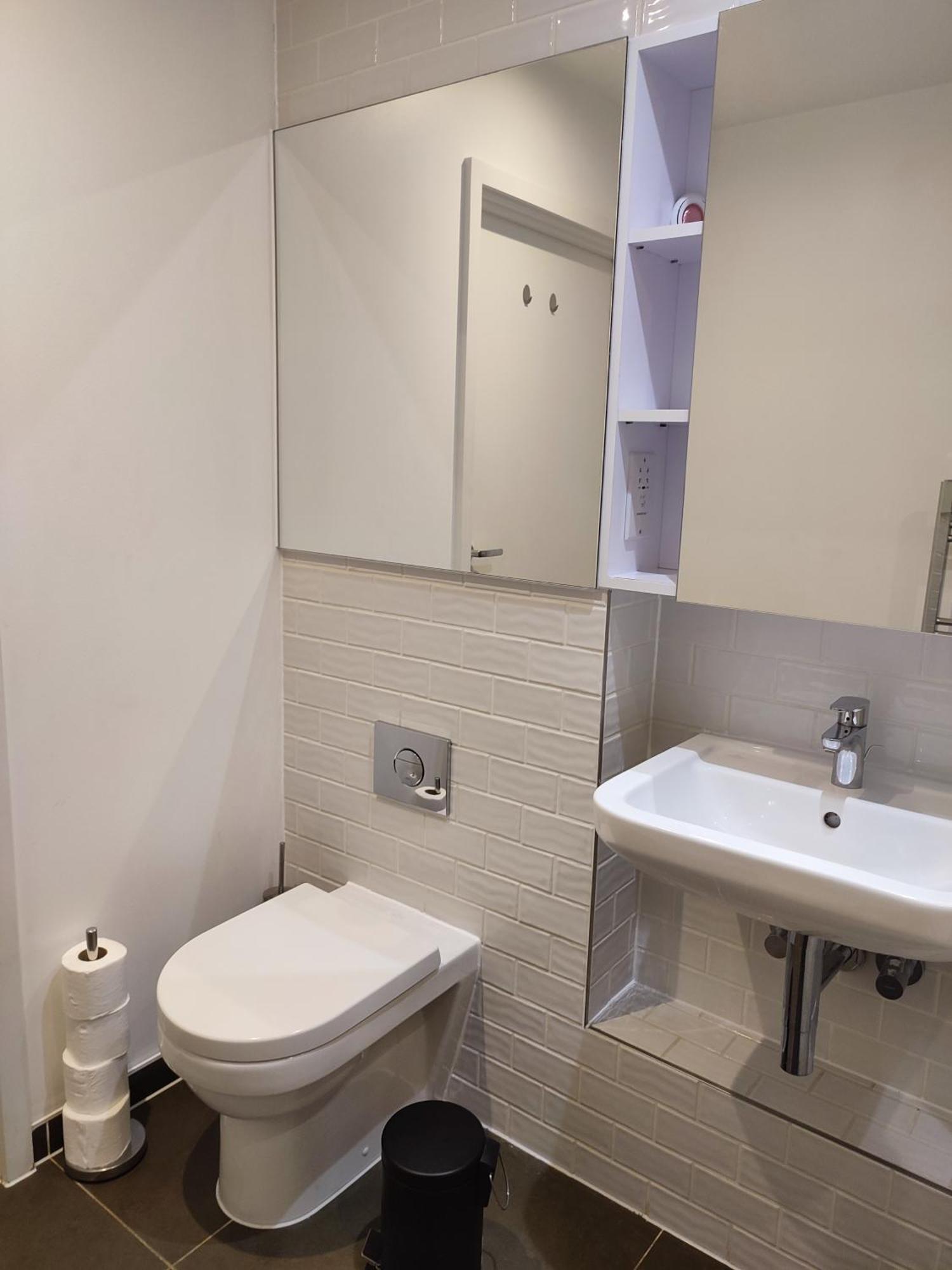2 Bedroom 2 Bath 1 Ensuite In Roya Asenal Beautiful Views & Parking Londra Exterior foto